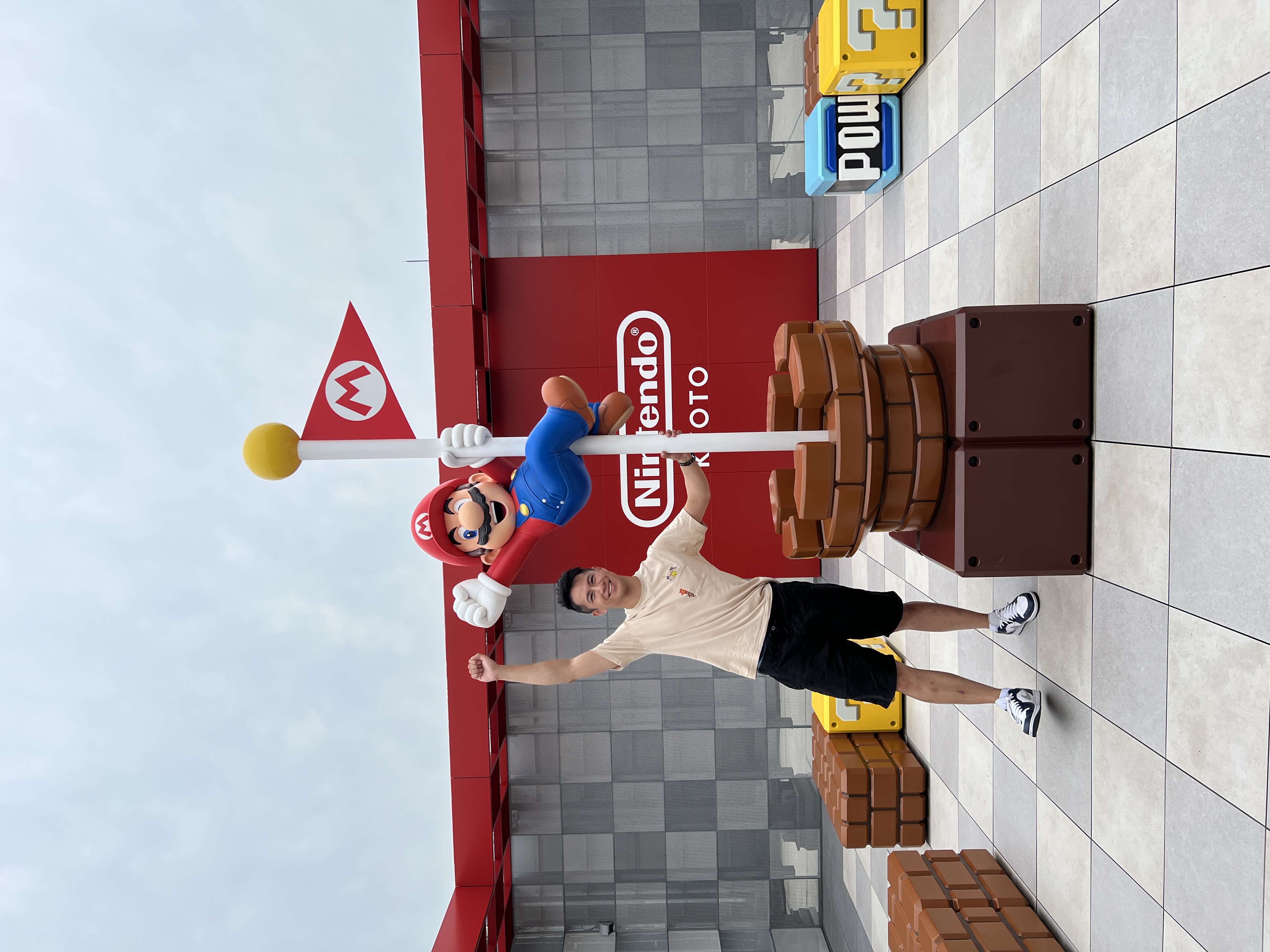 Nintendo store Kyoto : toit du magasin avec Mario