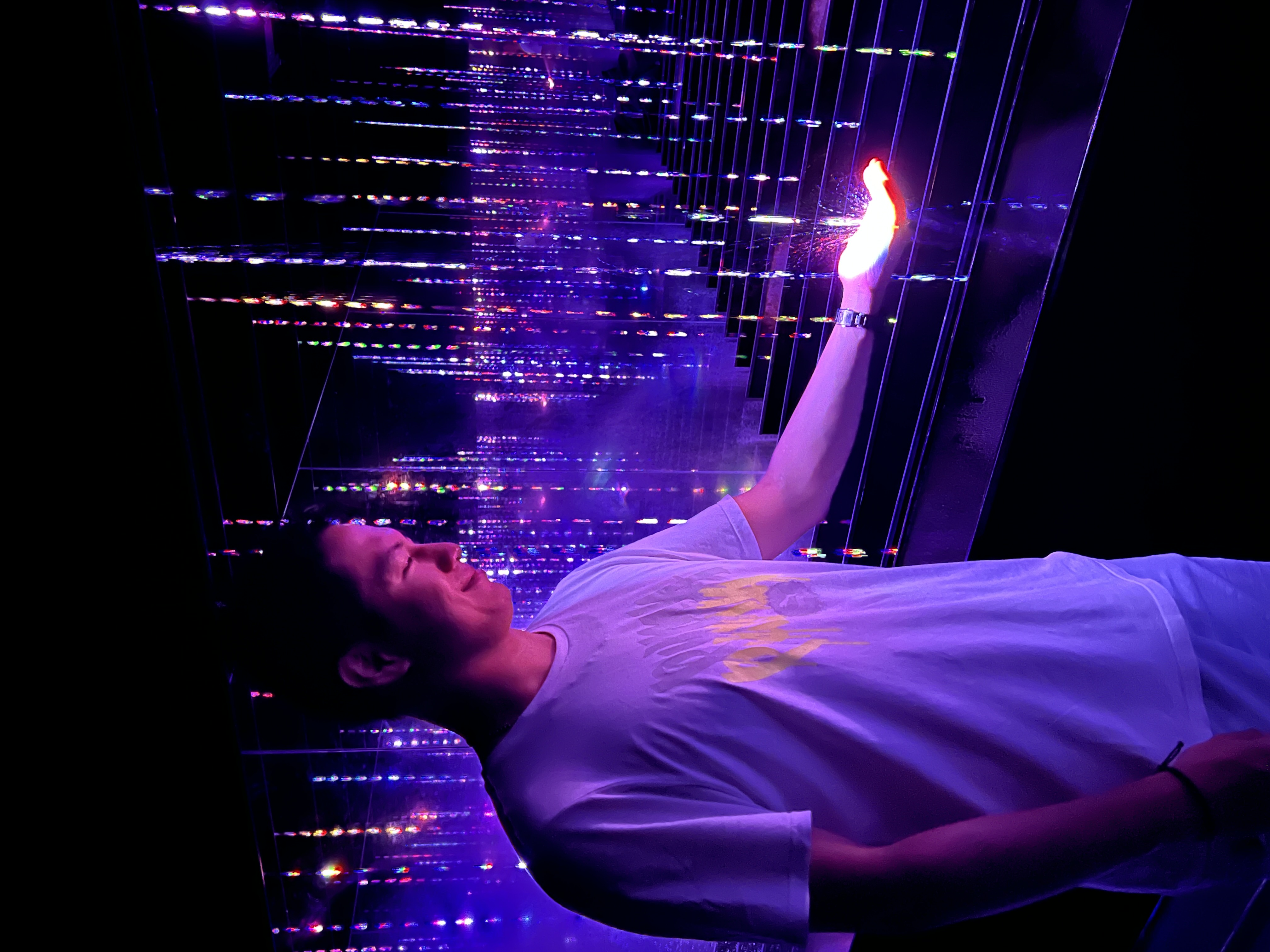 TeamLab Planets : partie avec les chutes d'eau lumineuses