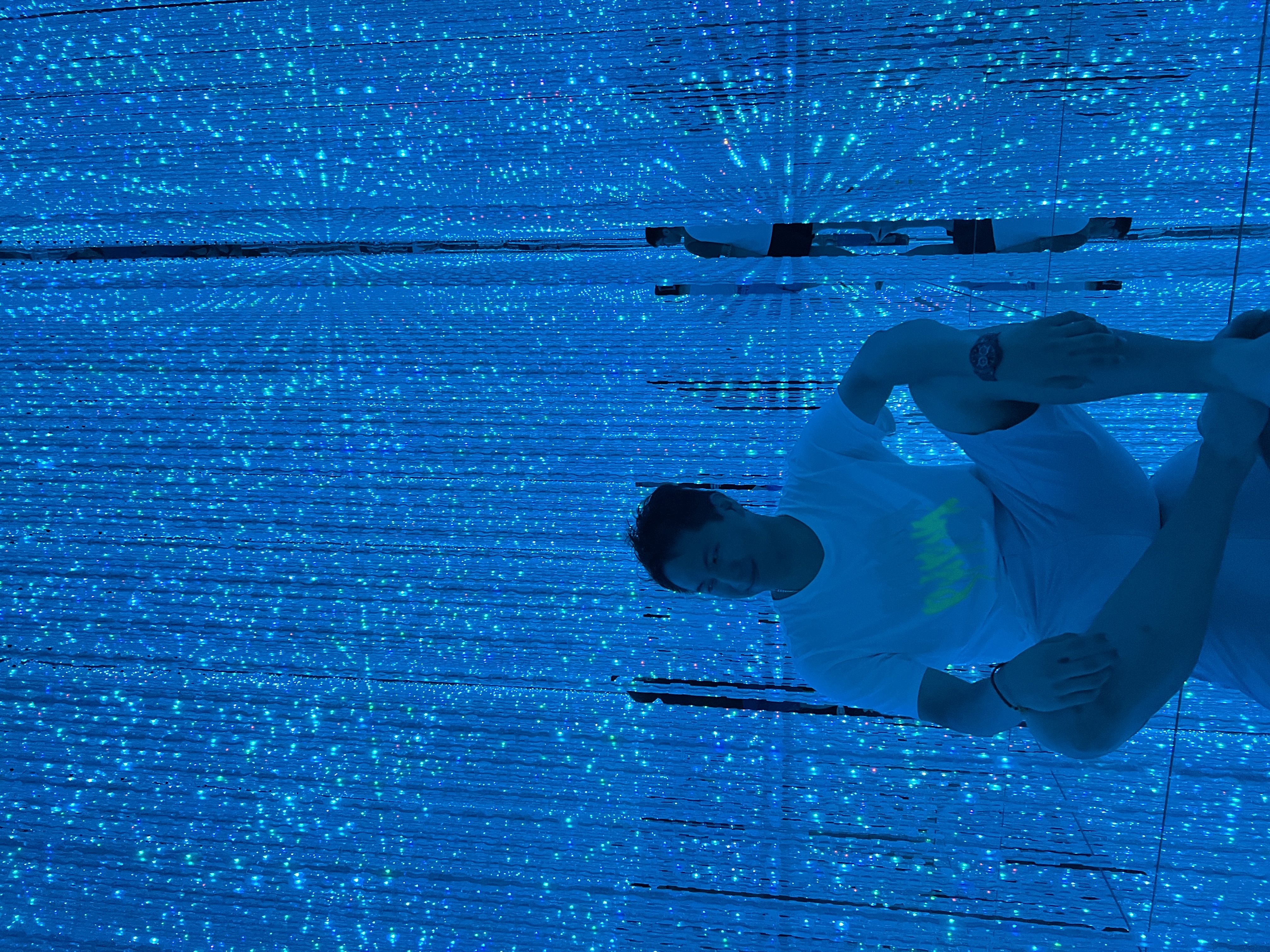 TeamLab Planets : partie avec les fils de lumière